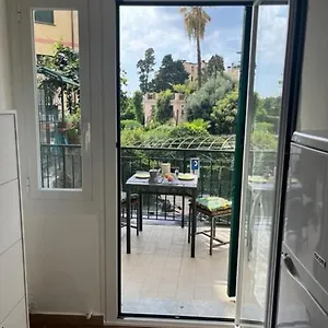 https://a-due-passi-dal-genoa.hotelitalianriviera.com