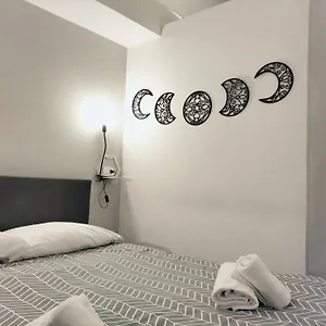https://theatron-house.catania-hotels.net